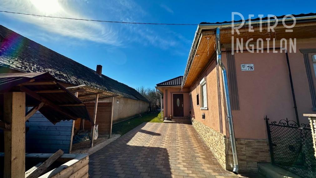 MAĎARSKO - MÁRTONYI - PEKNÝ KOMPLETNE ZREKONŠTRUOVANÝ 3 IZBOVÝ RD V KRÁSNEJ LOKALITE BLÍZKO JAZERA RAKACA