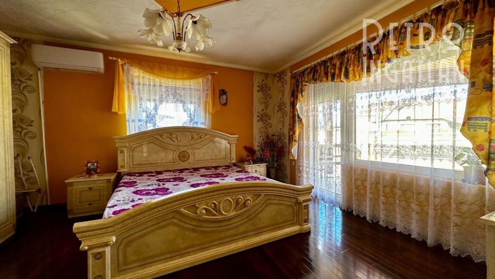 MAĎARSKO - SZENDRO 2 IZBOVÝ PEKNÝ ZREKONŠTRUOVANÝ RODINNÝ DOM  SO SAMOSTATNOU GARÁŽOU