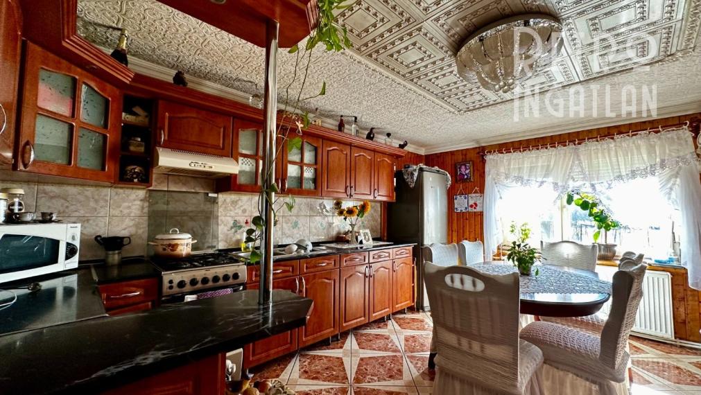 MAĎARSKO - SZENDRO 2 IZBOVÝ PEKNÝ ZREKONŠTRUOVANÝ RODINNÝ DOM  SO SAMOSTATNOU GARÁŽOU