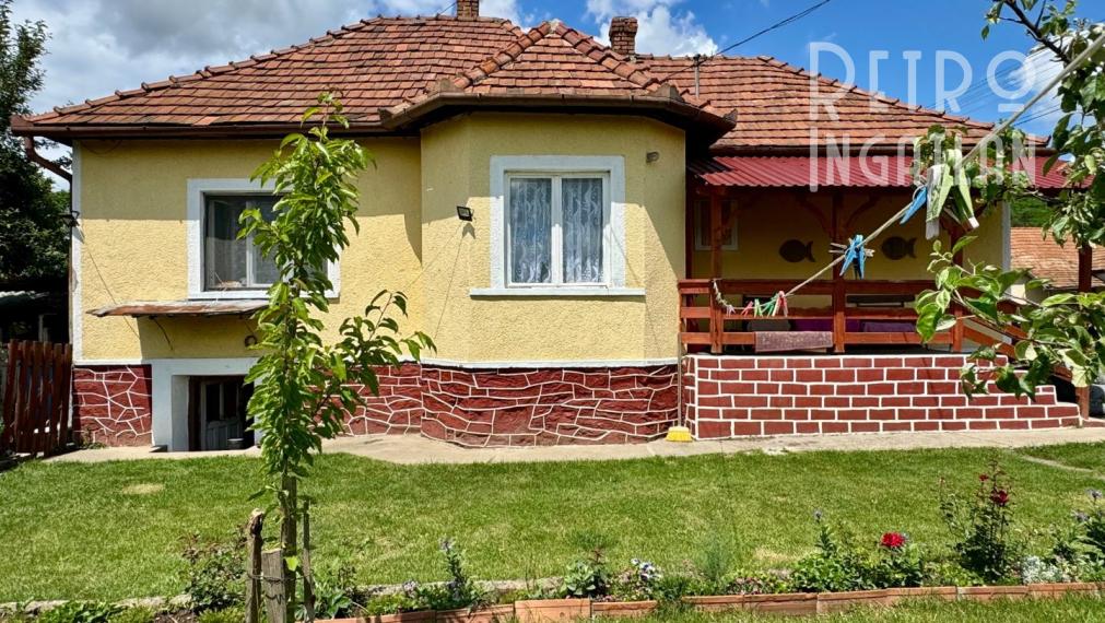 MAĎARSKO - SZENDRO -  ZNÍŽENÁ CENA 2 IZBOVÝ RODINNÝ DOM NA TICHEJ ULICI S DOBRÝMI SUSEDMI