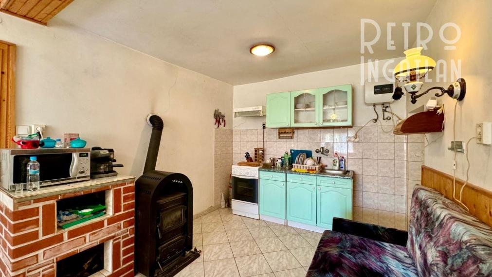 MAĎARSKO - TERESZTENYE  2 IZBOVÝ  RODINNÝ DOM S LETNOU KUCHYŇOU NA POZEMKU 2552 M2