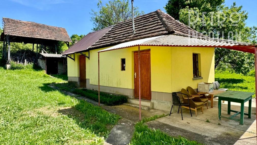 MAĎARSKO - TERESZTENYE  2 IZBOVÝ  RODINNÝ DOM S LETNOU KUCHYŇOU NA POZEMKU 2552 M2