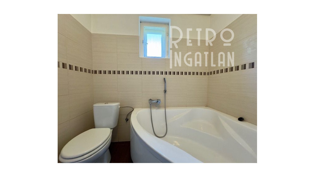 MAĎARSKO - PERKUPA 5 IZBOVÝ POSCHODOVÝ DOM PO REKONŠTRUKCII.