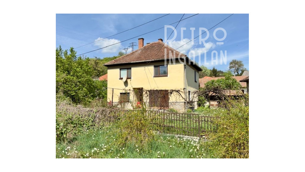 MAĎARSKO - PERKUPA 5 IZBOVÝ POSCHODOVÝ DOM PO REKONŠTRUKCII.