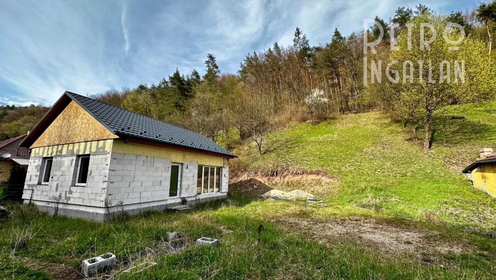 MAĎARSKO - HOLLOHÁZA NOVOSTAVBA 3 IZBOVÉHO RD - SUPER PROSTREDIE S VÝHĽADOM NA OKOLITÉ LESY.