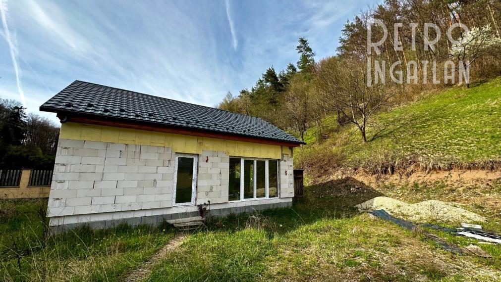 MAĎARSKO - HOLLOHÁZA NOVOSTAVBA 3 IZBOVÉHO RD - SUPER PROSTREDIE S VÝHĽADOM NA OKOLITÉ LESY.