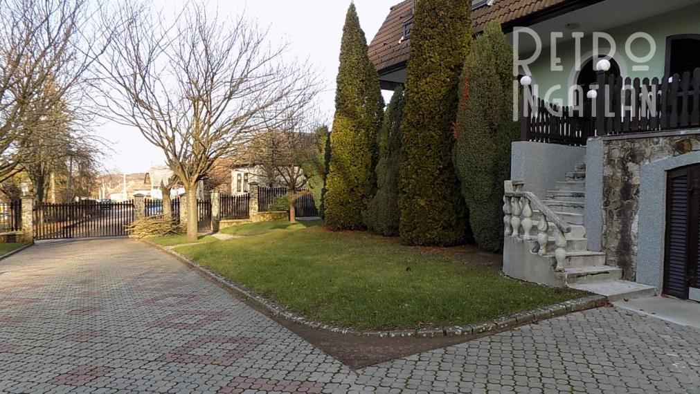 MAĎARSKO - GONC 13 IZBOVÝ OBYTNÝ OBJEKT NA BÝVANIE, PODNIKANIE