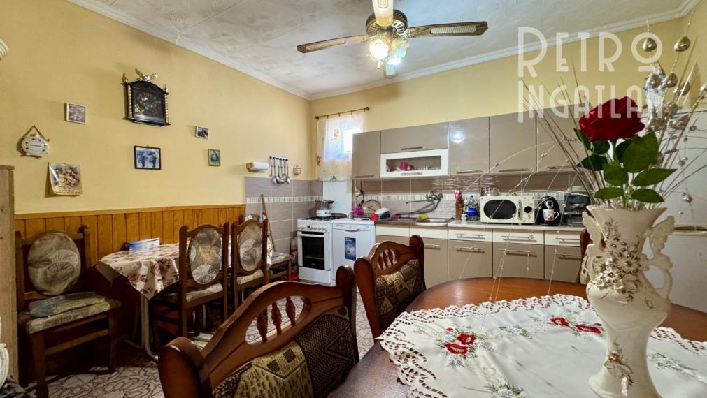 MAĎARSKO - ENCS  5 IZBOVÝ POSCHODOVÝ DOM + 2 IZBOVÝ DOM, ZÁHRADA.