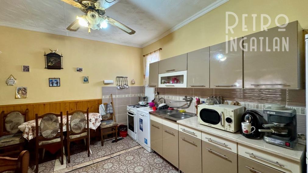 MAĎARSKO - ENCS  5 IZBOVÝ POSCHODOVÝ DOM + 2 IZBOVÝ DOM, ZÁHRADA.