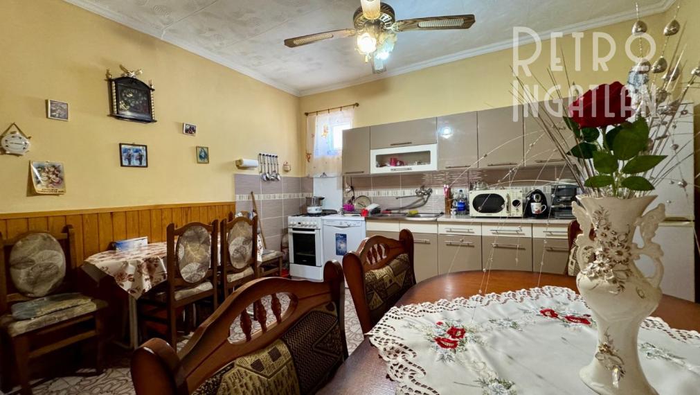 MAĎARSKO - ENCS  5 IZBOVÝ POSCHODOVÝ DOM + 2 IZBOVÝ DOM, ZÁHRADA.