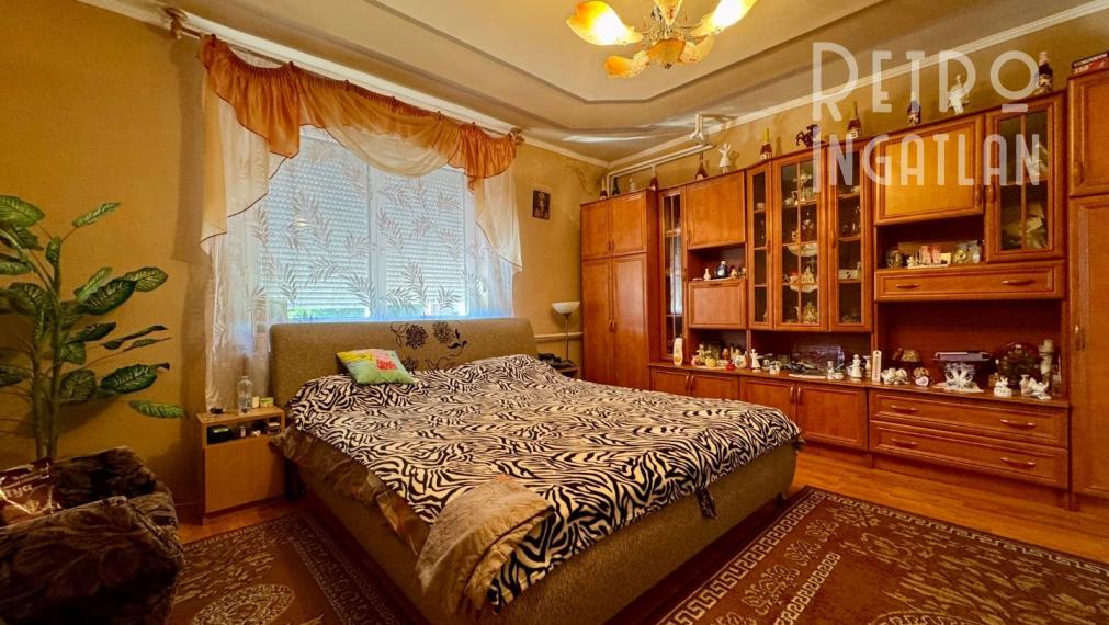 MAĎARSKO - ENCS  5 IZBOVÝ POSCHODOVÝ DOM + 2 IZBOVÝ DOM, ZÁHRADA.