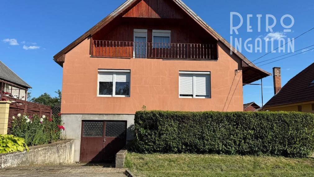 MAĎARSKO - ENCS  5 IZBOVÝ POSCHODOVÝ DOM + 2 IZBOVÝ DOM, ZÁHRADA.
