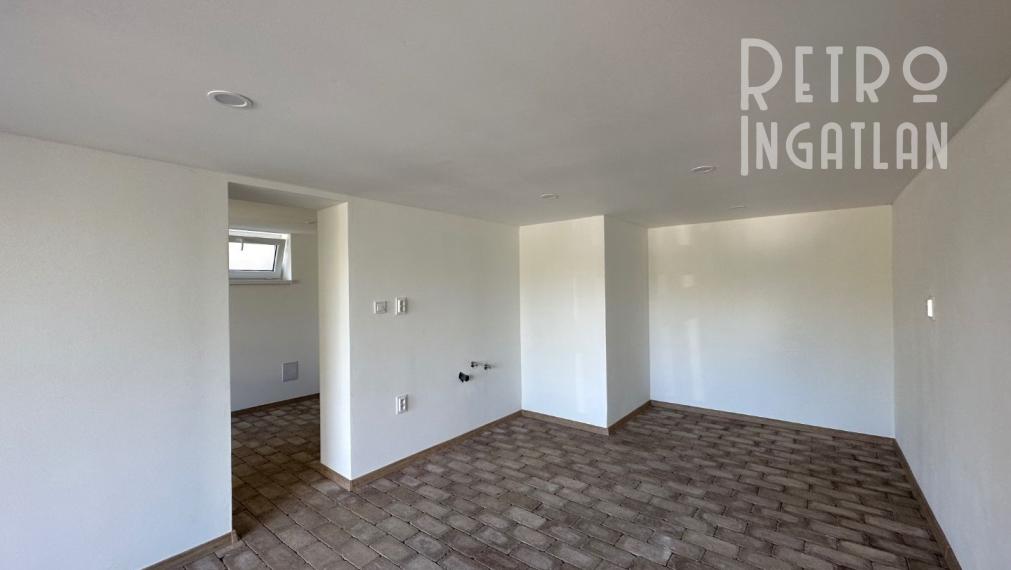 NOVÁ CENA - MAĎARSKO - JAZERO RAKACA - POSCHODOVÁ 3 IZBOVÁ CHATA, KUCHYŇA, PRI JAZERE S TERASOU.