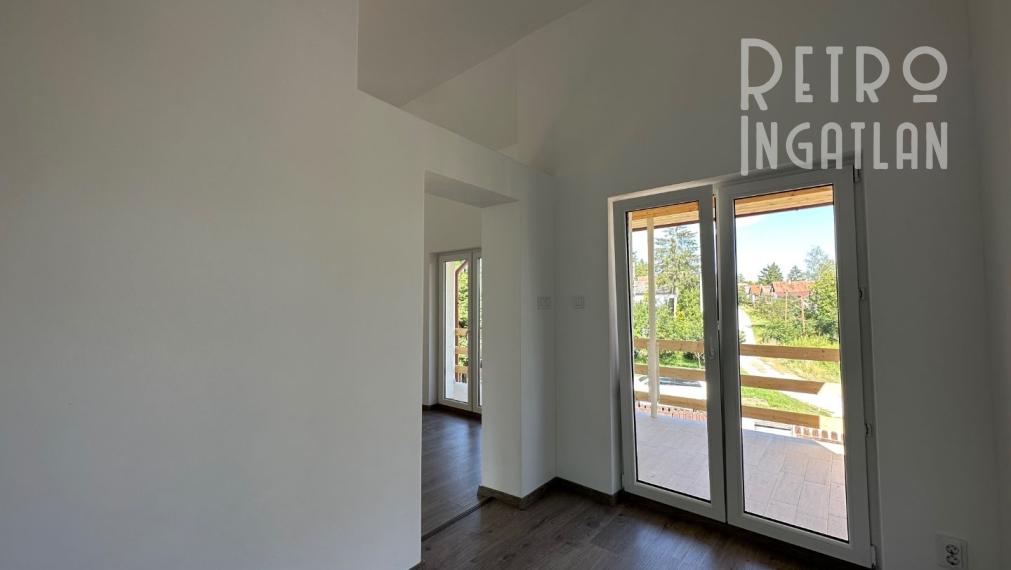 NOVÁ CENA - MAĎARSKO - JAZERO RAKACA - POSCHODOVÁ 3 IZBOVÁ CHATA, KUCHYŇA, PRI JAZERE S TERASOU.