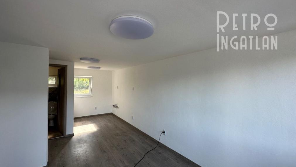 NOVÁ CENA - MAĎARSKO - JAZERO RAKACA - MUROVANÁ CHATA - PRI JAZERE S TERASOU.