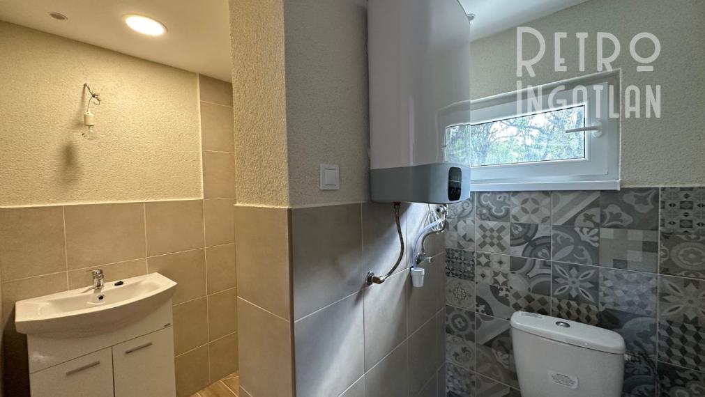 NOVÁ CENA - MAĎARSKO - JAZERO RAKACA - MUROVANÁ CHATA - PRI JAZERE S TERASOU.