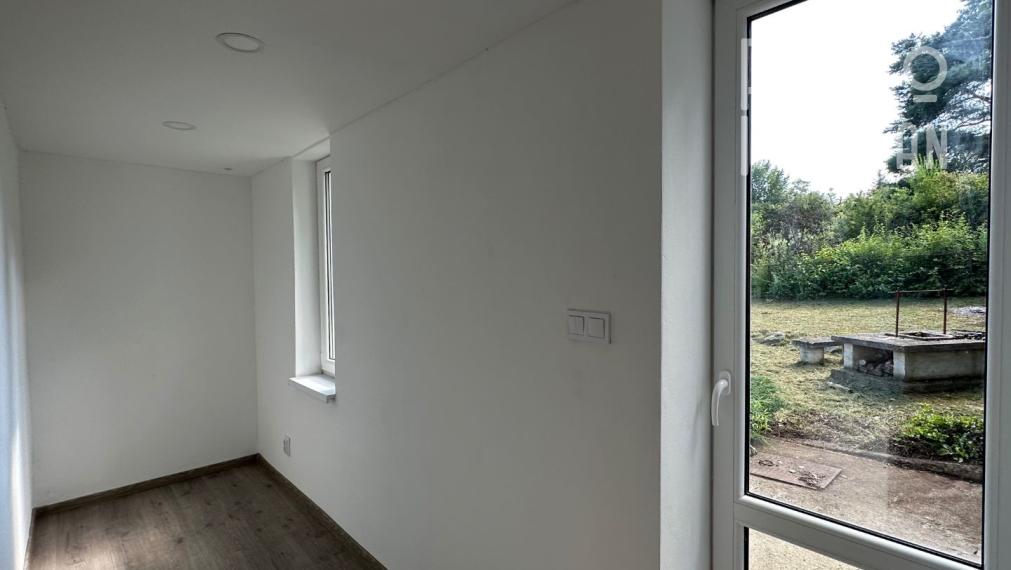 NOVÁ CENA - MAĎARSKO - JAZERO RAKACA - MUROVANÁ CHATA - PRI JAZERE S TERASOU.