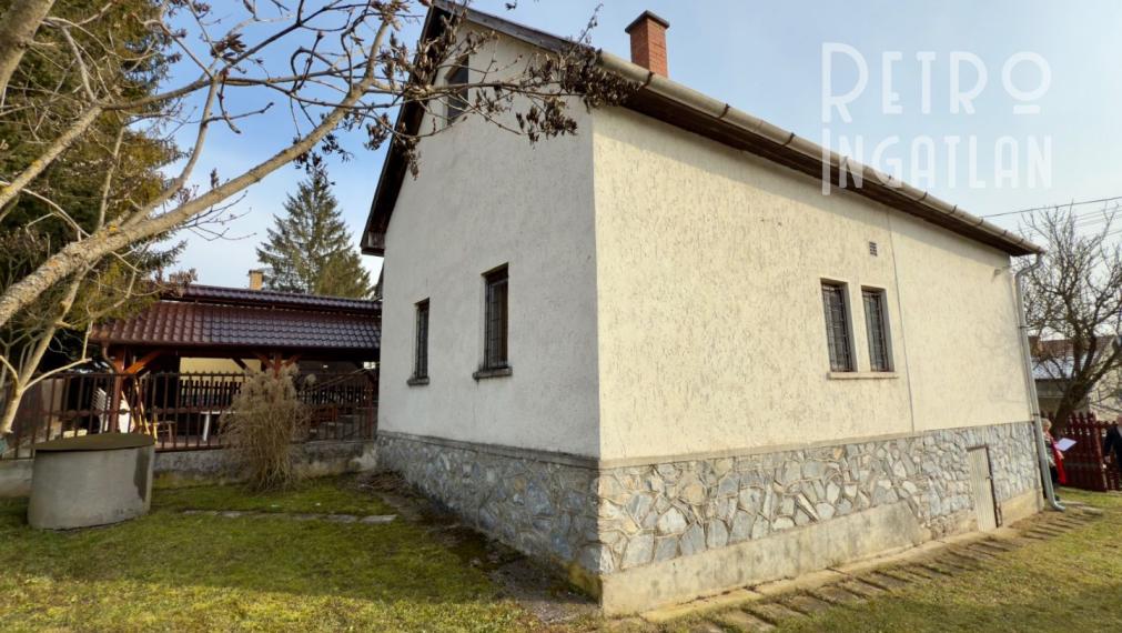 MAĎARSKO - JAZERO RAKACA - POSCHODOVÁ 3 IZBOVÁ CHATA PRI JAZERE S TERASOU.