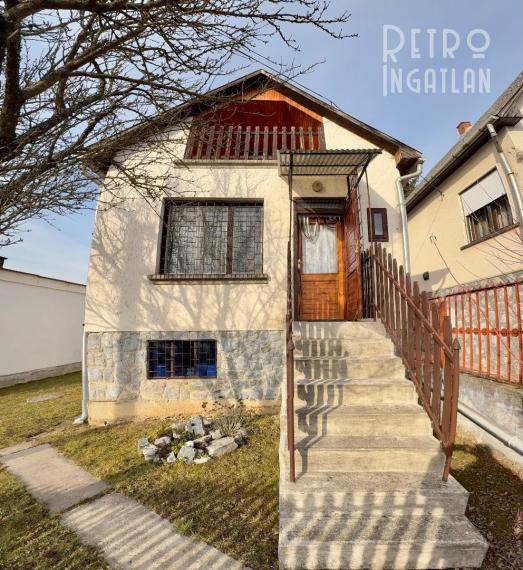 MAĎARSKO - JAZERO RAKACA - POSCHODOVÁ 3 IZBOVÁ CHATA PRI JAZERE S TERASOU.