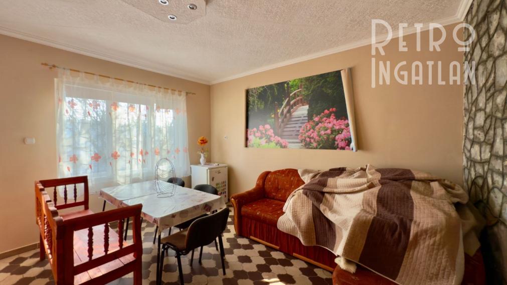 MAĎARSKO - JAZERO RAKACA - POSCHODOVÁ 3 IZBOVÁ CHATA PRI JAZERE S TERASOU.