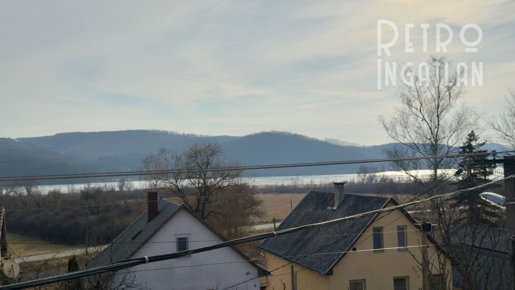 MAĎARSKO - JAZERO RAKACA - POSCHODOVÁ 3 IZBOVÁ CHATA PRI JAZERE S TERASOU.