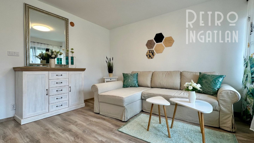 MAĎARSKO - JAZERO RAKACA - KOMPLETNE ZARIADENÁ MUROVANÁ POSCHODOVÁ CHATA PRI JAZERE S TERASOU.