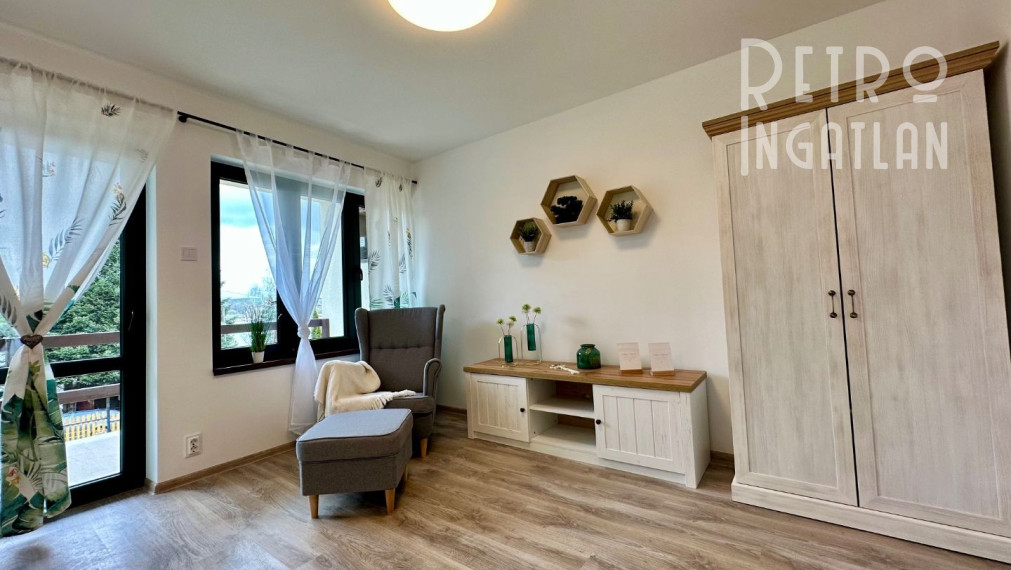 MAĎARSKO - JAZERO RAKACA - KOMPLETNE ZARIADENÁ MUROVANÁ POSCHODOVÁ CHATA PRI JAZERE S TERASOU.