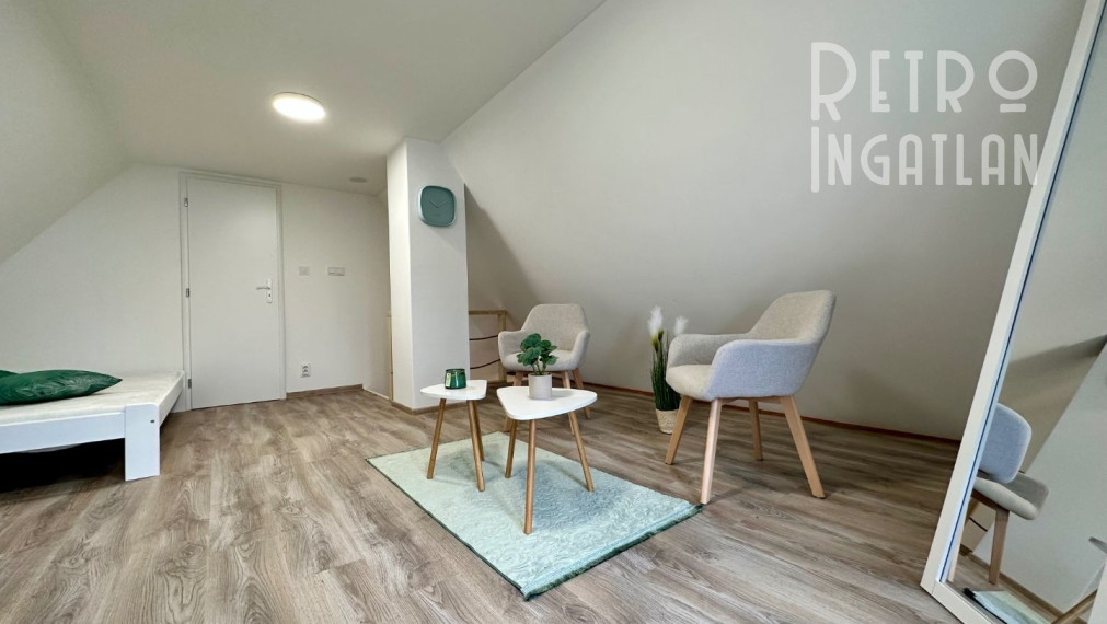 MAĎARSKO - JAZERO RAKACA - KOMPLETNE ZARIADENÁ MUROVANÁ POSCHODOVÁ CHATA PRI JAZERE S TERASOU.