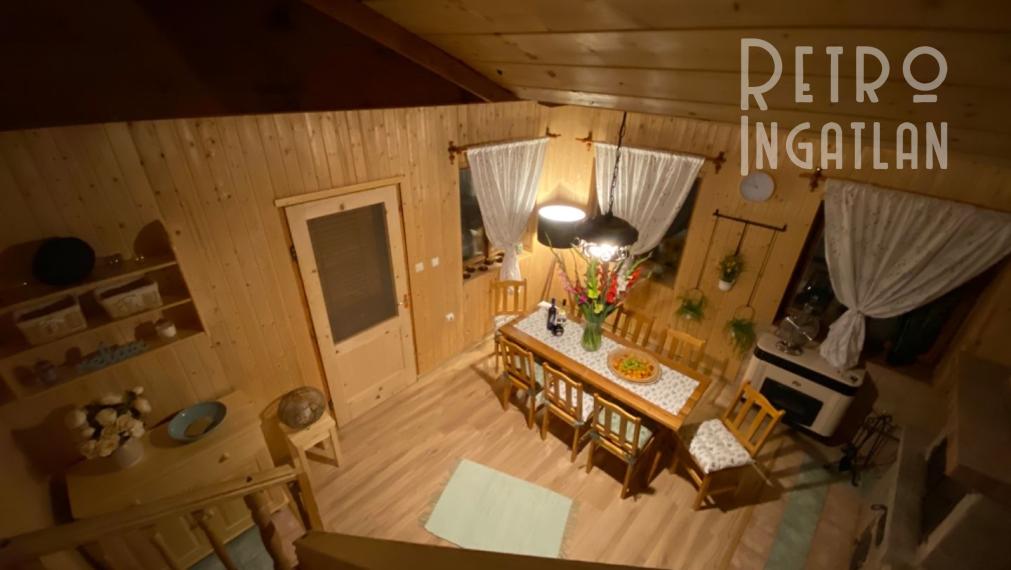 SZALONNA KOMPLETNE ZARIADENÁ 4 IZBOVÁ CHATA PRI JAZERE RAKACA.