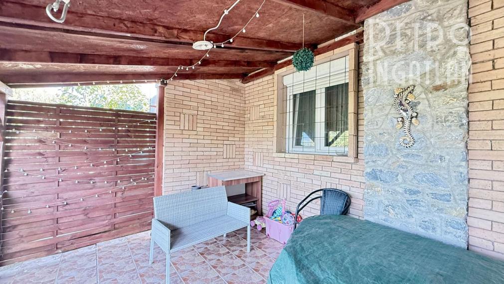 MAĎARSKO - JAZERO RAKACA - 4 IZBOVÁ CHATA, TERASA, VÍRIVKA.