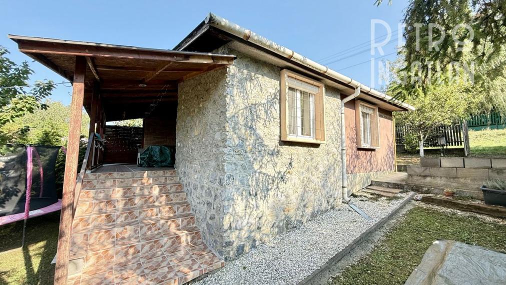 MAĎARSKO - JAZERO RAKACA - 4 IZBOVÁ CHATA, TERASA, VÍRIVKA.