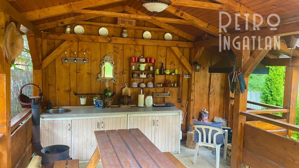 MAĎARSKO - LUXUSNÁ CHATA S LETNOU KUCHYŇOU A BAZÉNOM.