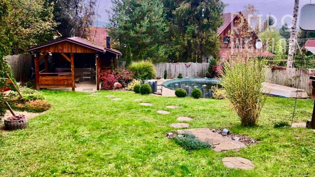 MAĎARSKO - LUXUSNÁ CHATA S LETNOU KUCHYŇOU A BAZÉNOM.