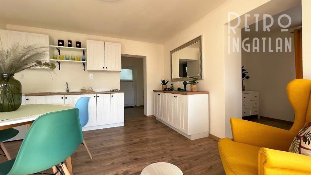 MAĎARSKO - JAZERO RAKACA - SUPER 3 IZBOVÁ CHATA PRI JAZERE S TERASOU.