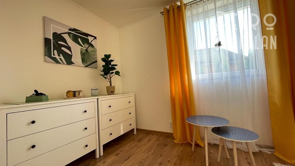 MAĎARSKO - JAZERO RAKACA - SUPER 3 IZBOVÁ CHATA PRI JAZERE S TERASOU.