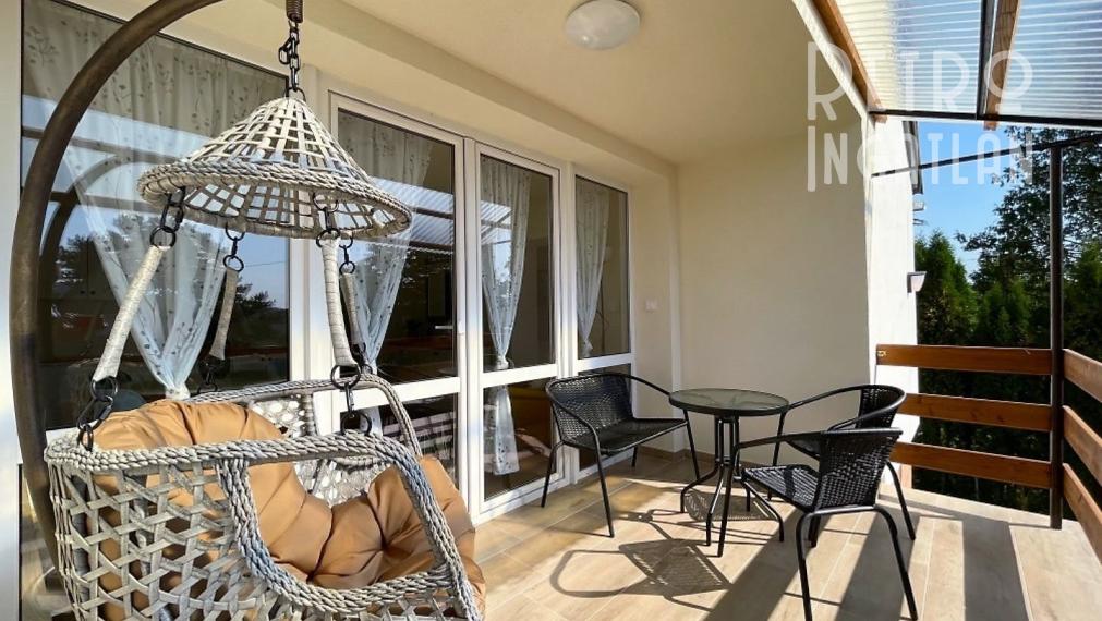 MAĎARSKO - JAZERO RAKACA - SUPER 3 IZBOVÁ CHATA PRI JAZERE S TERASOU.