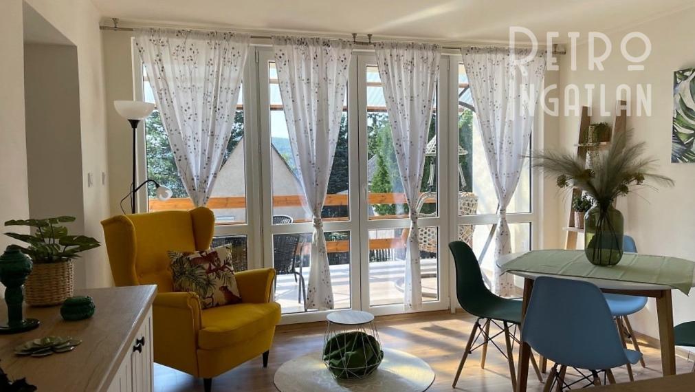 MAĎARSKO - JAZERO RAKACA - SUPER 3 IZBOVÁ CHATA PRI JAZERE S TERASOU.