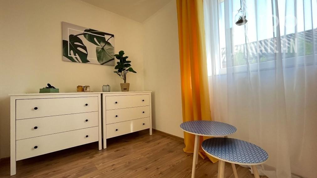 MAĎARSKO - JAZERO RAKACA - SUPER 3 IZBOVÁ CHATA PRI JAZERE S TERASOU.