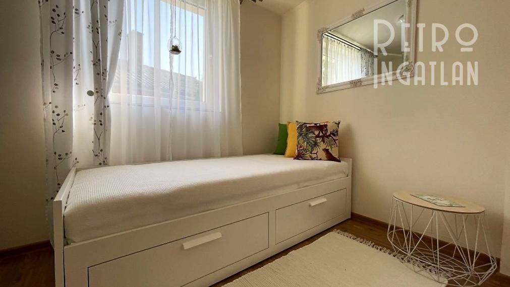 MAĎARSKO - JAZERO RAKACA - SUPER 3 IZBOVÁ CHATA PRI JAZERE S TERASOU.