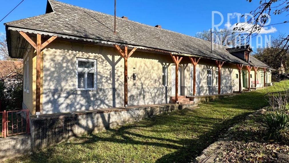 MAĎARSKO - TORNASZENTANDRÁS - PEKNÝ 3 IZBOVÝ DOM, LETNÁ KUCHYŇA.