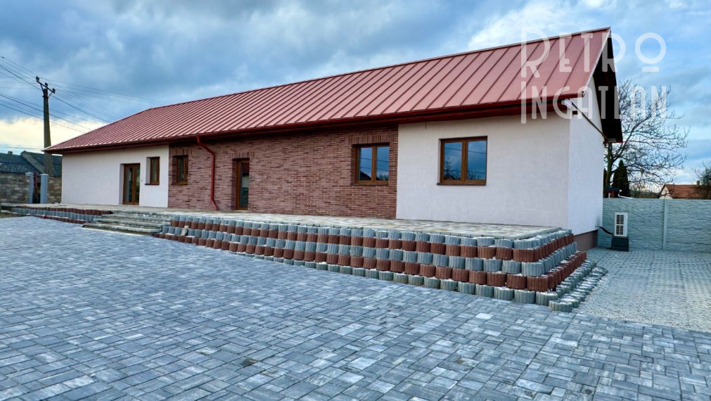 MAĎARSKO - HIDASNÉMETI - NOVOSTAVBA 4 IZBOVÝ RD 161 M2, TERASA 105 M2, PIVNICA, POZEMOK 1039 M2.