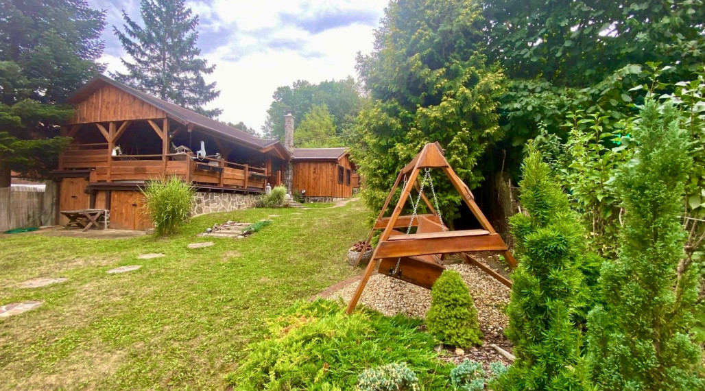 MAĎARSKO - LUXUSNÁ CHATA S LETNOU KUCHYŇOU A BAZÉNOM.