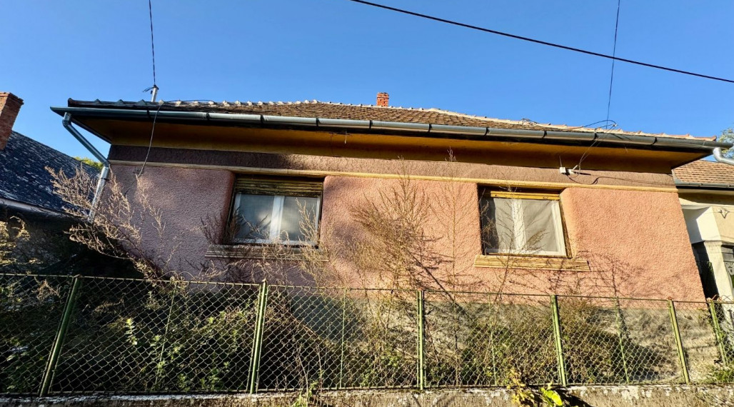 MAĎARSKO - HEJCE PEKNÝ 3 IZBOVÝ RODINNÝ DOM NA VEĽKOM POZEMKU