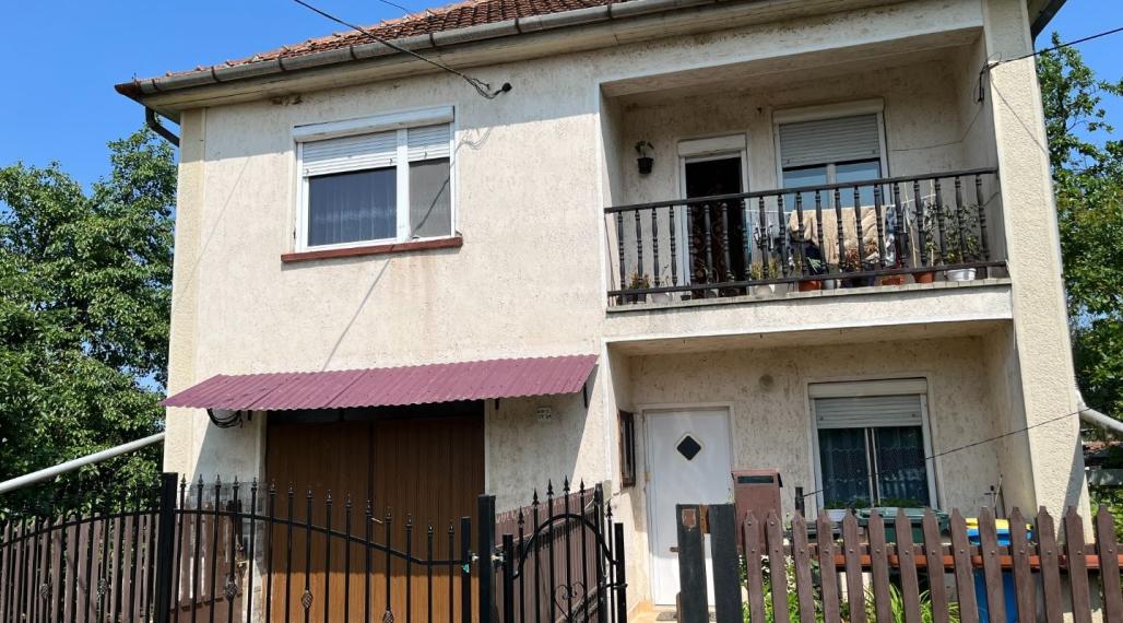 MAĎARSKO - SZENDRO 3 IZBOVÝ RD VO VEĽMI DOBROM STAVE LEN 70KM OD KOŠÍC.