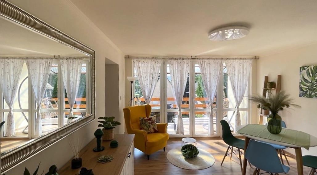 MAĎARSKO - JAZERO RAKACA - SUPER 3 IZBOVÁ CHATA PRI JAZERE S TERASOU.