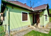 MAĎARSKO - TERESZTENYE  2 IZBOVÝ  RODINNÝ DOM S LETNOU KUCHYŇOU NA POZEMKU 2552 M2 - fotografia 1