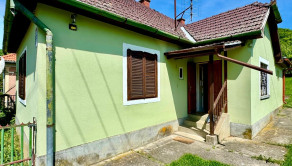 MAĎARSKO - TERESZTENYE  2 IZBOVÝ  RODINNÝ DOM S LETNOU KUCHYŇOU NA POZEMKU 2552 M2 - fotografia 1