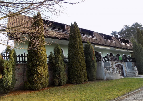 MAĎARSKO - GONC 13 IZBOVÝ OBYTNÝ OBJEKT NA BÝVANIE, PODNIKANIE