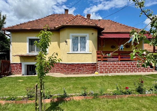 MAĎARSKO - SZENDRO -  ZNÍŽENÁ CENA 2 IZBOVÝ RODINNÝ DOM NA TICHEJ ULICI S DOBRÝMI SUSEDMI