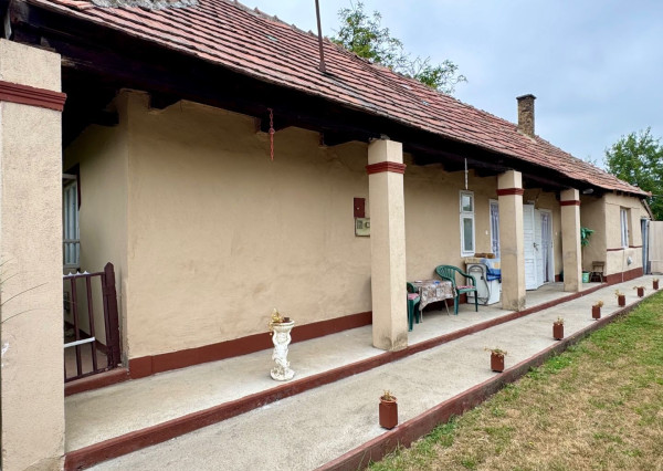 MAĎARSKO - FORRÓ / ENCS - ABÚJDEVECSER  - 3 IZBOVÝ DOM IHNEĎ OBÝVATEĽNÝ